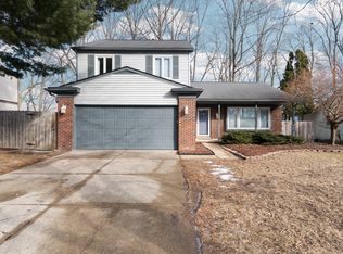 8109 Lake Crest Dr, Ypsilanti, MI