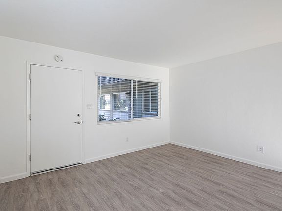 5th image of 5041-5043 Santa Monica Ave #6
