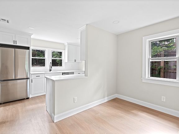 4th image of 414 Echo Ave #414