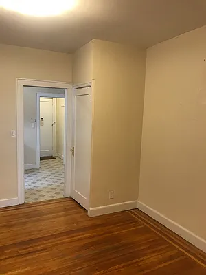 Rented by Metroline Realty | media 14