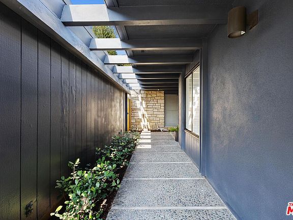 4th image of 1492 Blue Jay Way