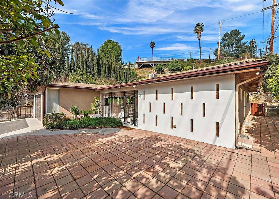 1st image of 901 W El Repetto Dr