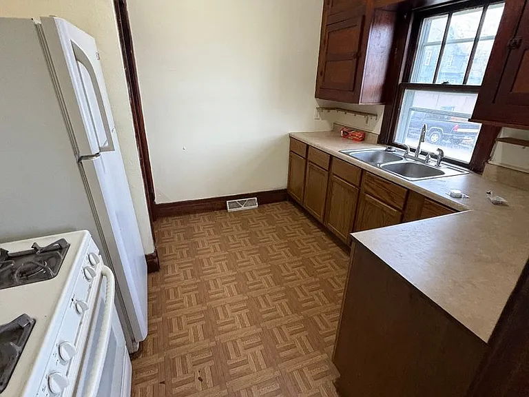 740 Grant Ave — Photo 6