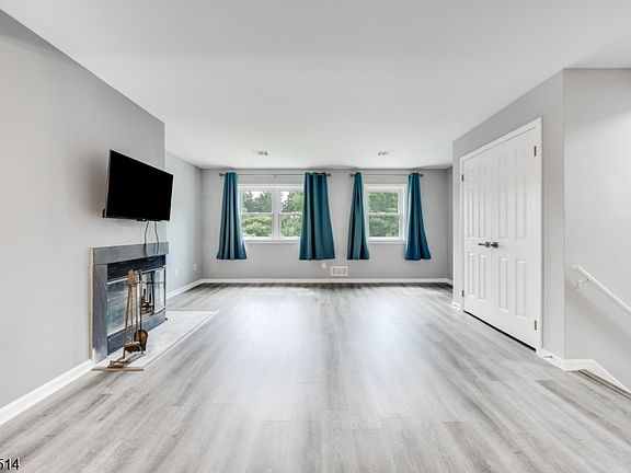 5th image of 40 Loantaka Way APT F