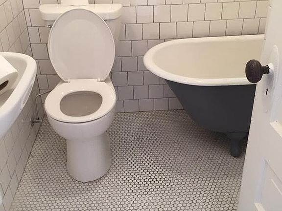 4th image of 2061 N Leavitt St #2