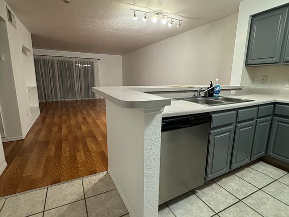 5th image of 13827 Fairway Island Dr