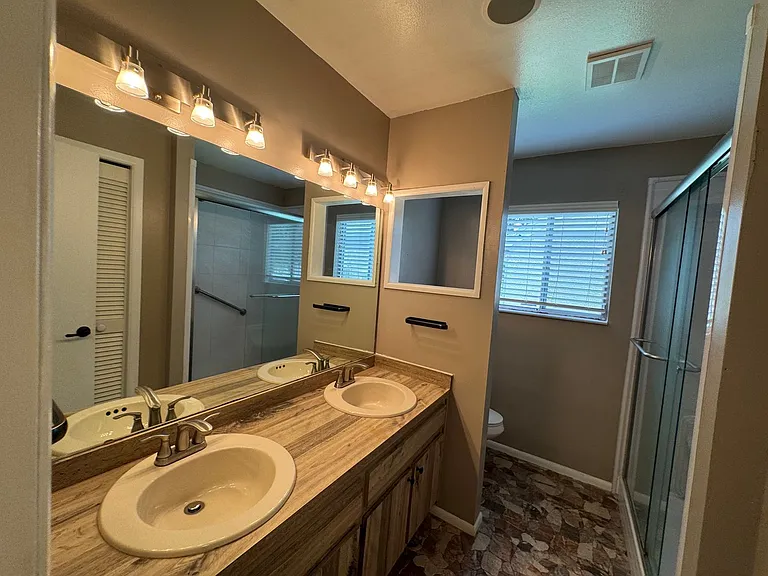 107 S Deerwood Ave — Photo 17