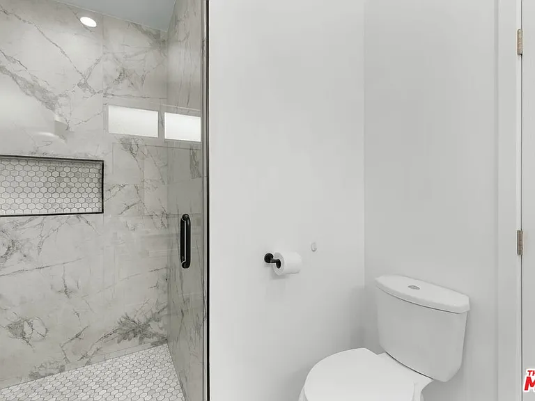 14642 Runnymede St — Photo 30