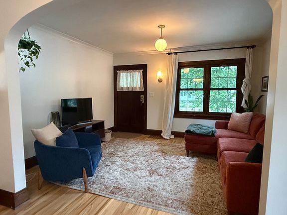 5th image of 3922 26th Ave S #3922