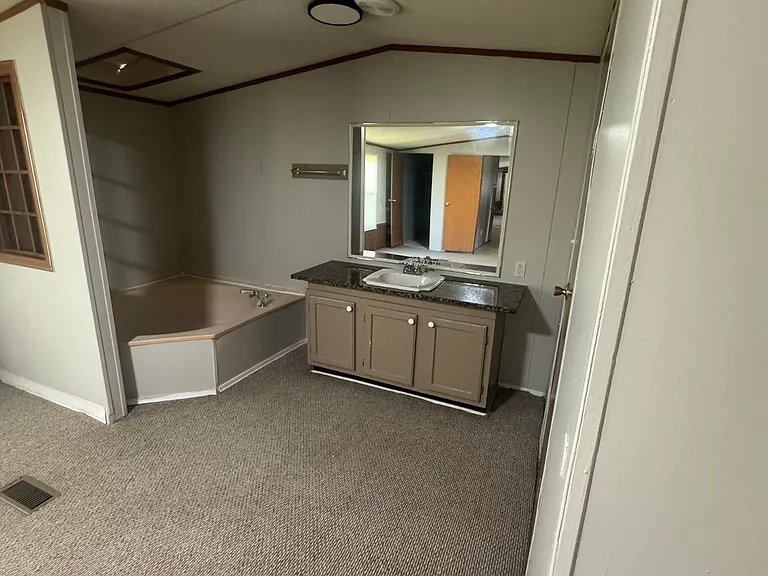 1510 Pahlon Ln — Photo 3