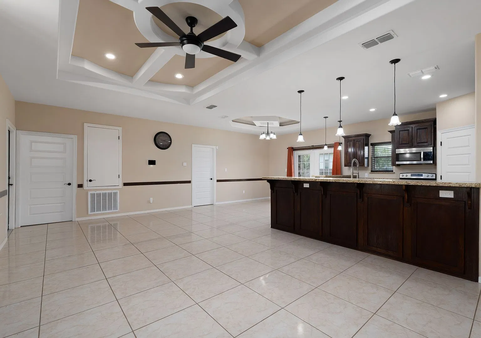 For Lease Open Concept 4bd/2.5bth/2gar — Photo 3