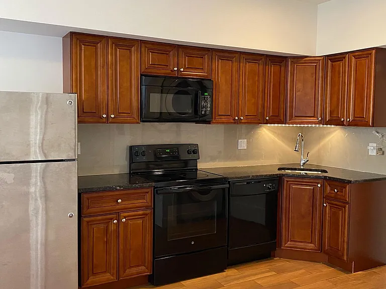 1028 Wood St #2F — Photo 4