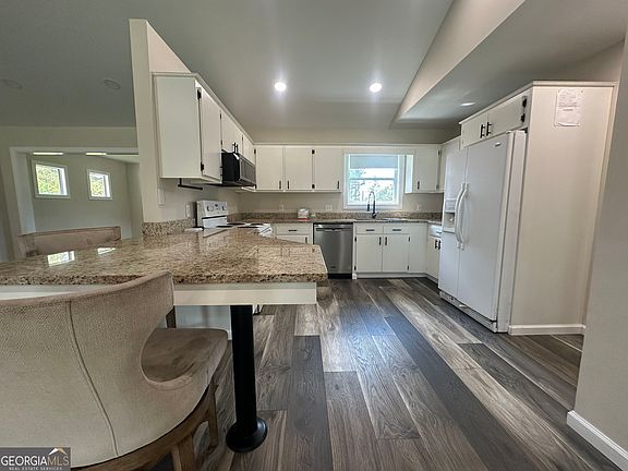 4th image of 273 Sunbeam Rd