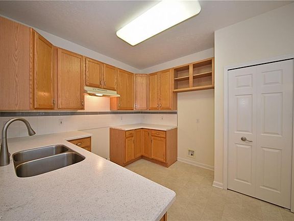 4th image of 10206 Crystal Springs Dr