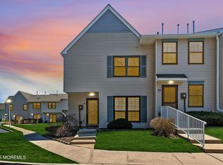 21 English Club Dr, Englishtown, NJ 07726