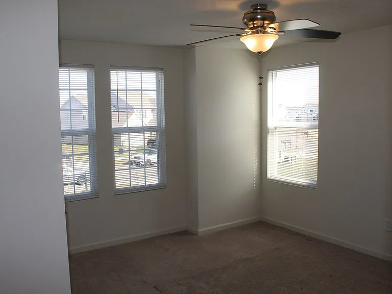 1390 Sarah Way — Photo 15