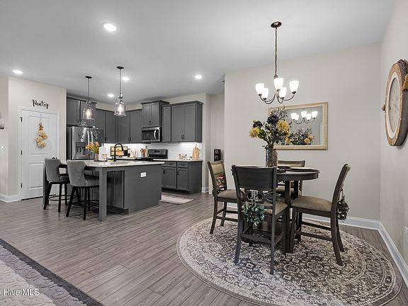5th image of 112 Persimmon Drive