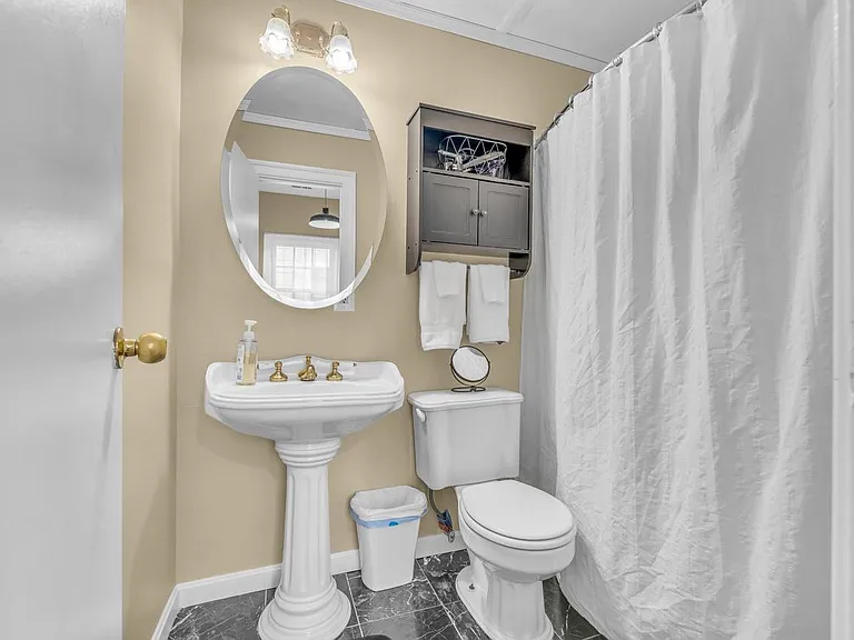 208 Princess Anne St — Photo 31