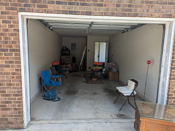 4th image of 170 Garden Ct