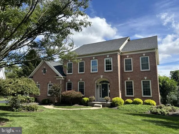 1552 Surrey Brook Ct, Morrisville, PA 19067