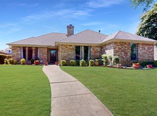 210 Rustic Ridge Dr, Garland, TX 75040