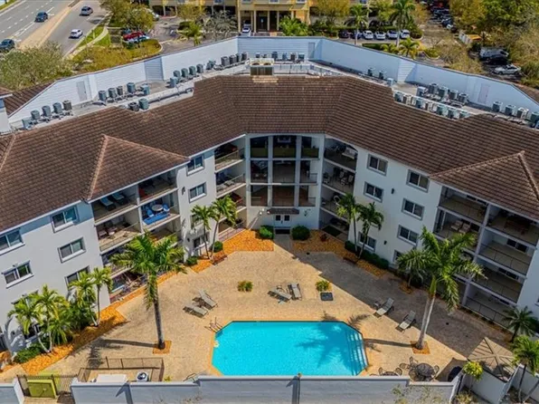 1100 Pine Ridge Rd #204B, Naples, FL 34103