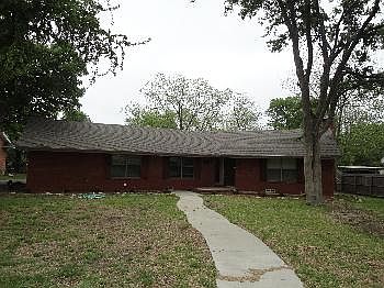1st image of 410 Brook Ln