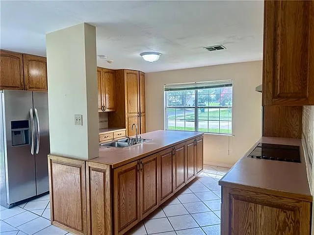 677 Fairlawn Dr — Photo 4
