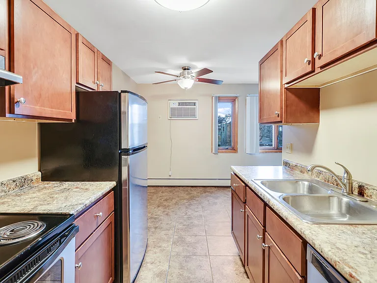 Virginia Court kitchen