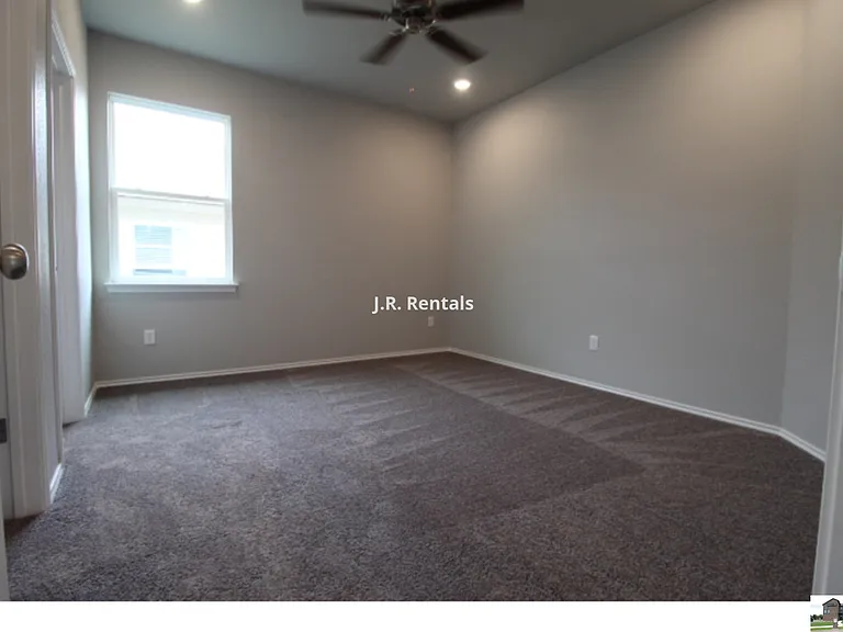 227 Green Valley Dr — Photo 13