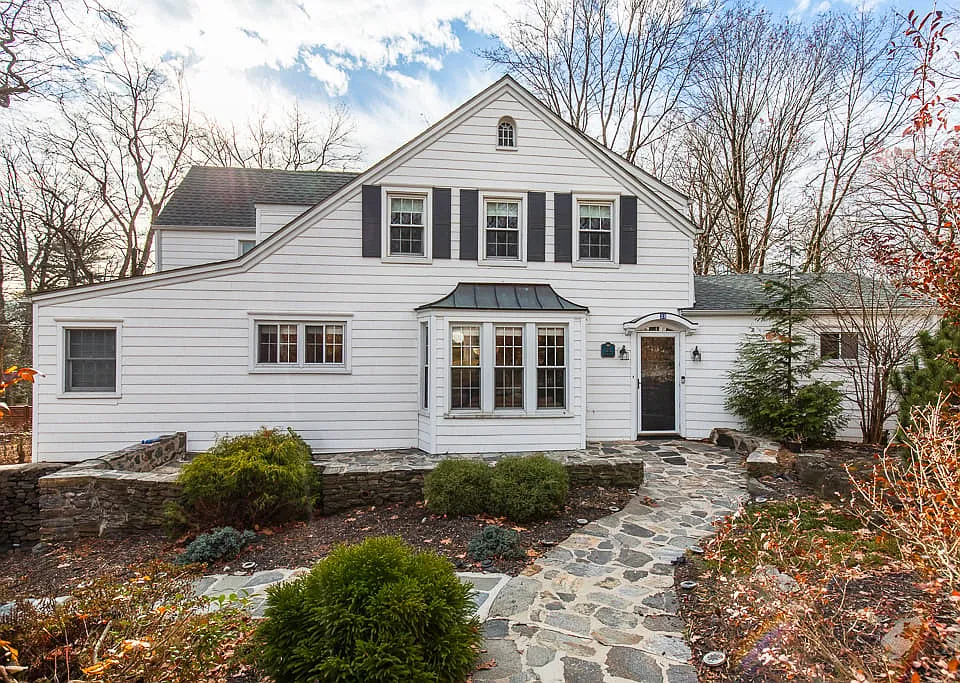 25 Roxbury Rd