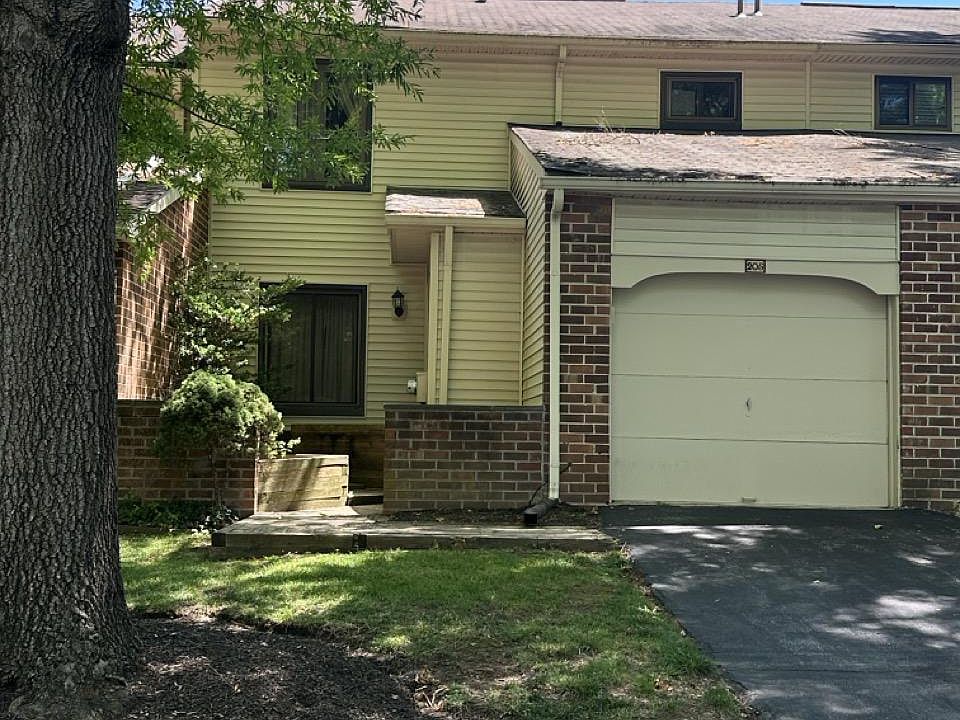 1st image of 205 Bernard Ct