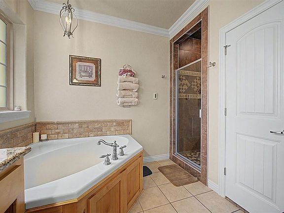 4th image of 222 Spring Creek Rd