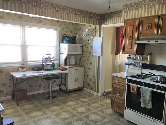 3rd image of 1760 E State Road 54