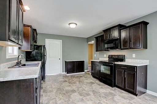 4th image of 1096 Bobcat Dr