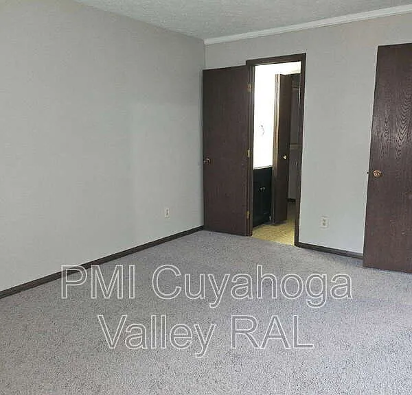 1500 W Market St #14 — Photo 15