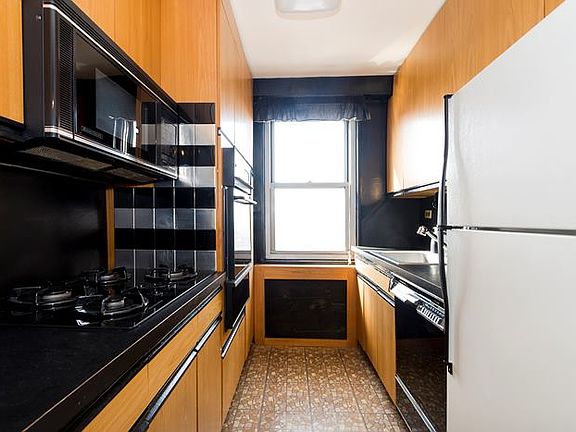 3rd image of 7025 Yellowstone Blvd APT 25M