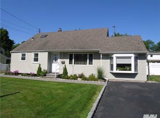 40 Birchbrook Dr, Smithtown, NY 11787