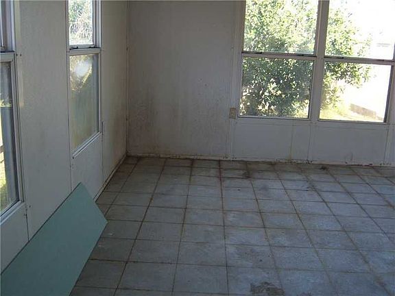 3rd image of 1725 Timberlane Estate Dr