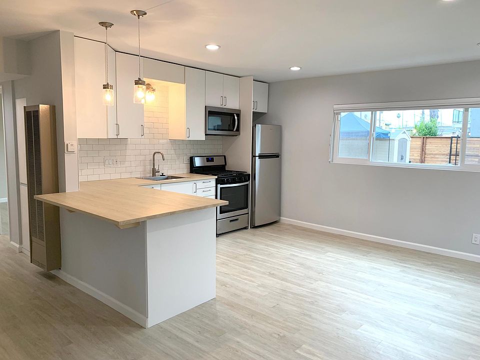 Kitchen/ Dining Room