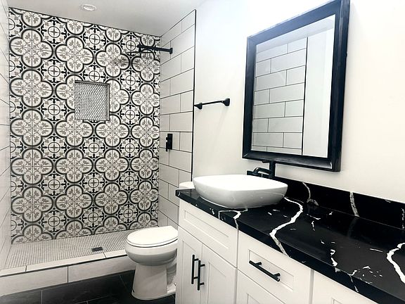 5th image of 2121 Thomas Ave #9