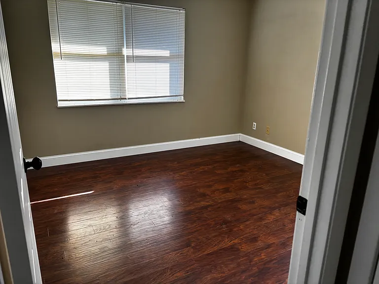 204 Windsor Ln — Photo 22