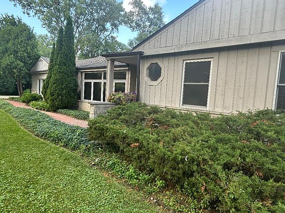 2nd image of 2 Woodland Ln N