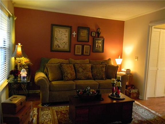 5th image of 706 New Providence Ln