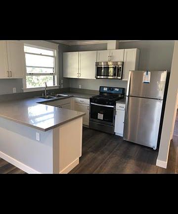 4th image of 2658 Kenwood Ave