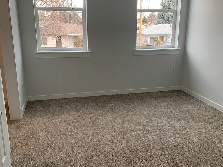 645 W Pine Ave — Photo 10