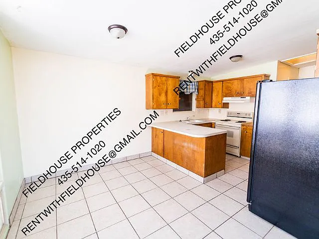 1077 Rose St — Photo 6