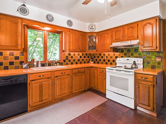 3rd image of 1425 Scenic Dr