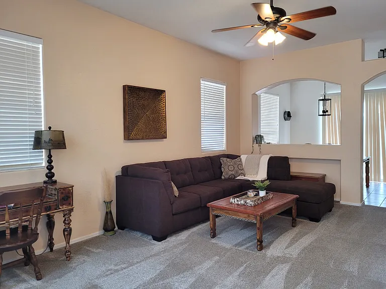 785 W Azure Dr — Photo 2