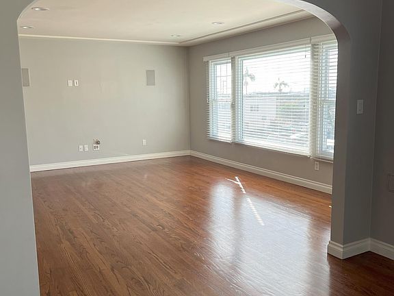 5th image of 2365 Curlew St